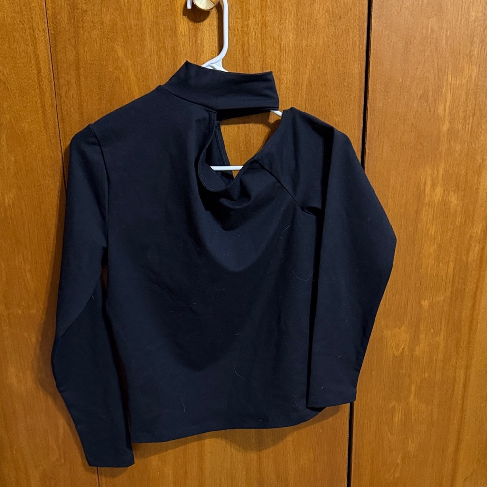 Abercrombie & Fitch Black Long Sleeve Mock Neck Top with Shoulder Cutout Detail - Picture 3 of 5